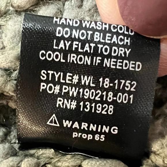 Camille & Coco Olive Green Super Soft Shredded‎ V Neck Sweater. Size M/L. - Picture 8 of 9